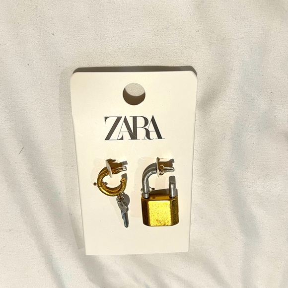 Zara Accessories - Padlock and Key Earrings